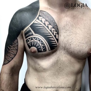 tatuajes-Logia-Barcelona-Tattoo-David-Dasly-pecho-hombro-03    